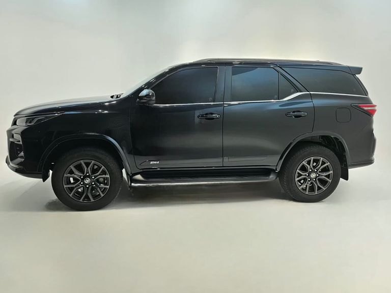 Toyota Hilux SW4 GRS 2.8 TB 4x4 Diesel Aut.