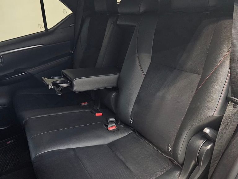 Toyota Hilux SW4 GRS 2.8 TB 4x4 Diesel Aut.