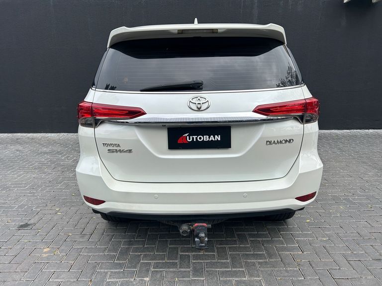 Toyota Hilux SW4 SRX Diamo. 4x4 2.8 TB Die Aut.