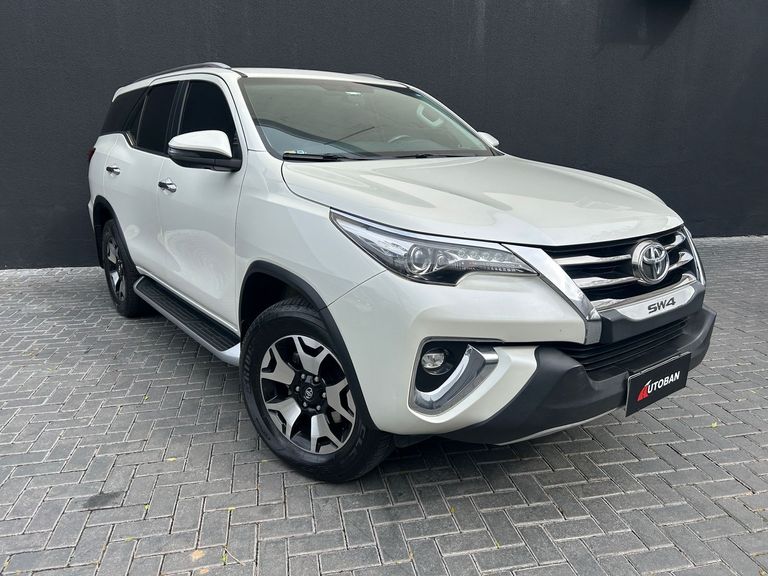 Toyota Hilux SW4 SRX Diamo. 4x4 2.8 TB Die Aut.