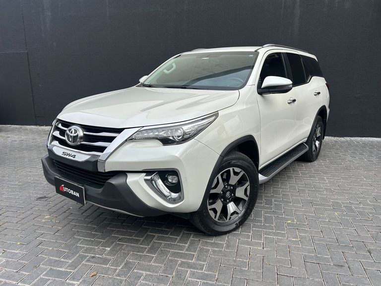 Toyota Hilux SW4 SRX Diamo. 4x4 2.8 TB Die Aut.