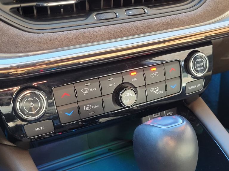 Jeep Commander Overland T270 1.3 TB Flex Aut.