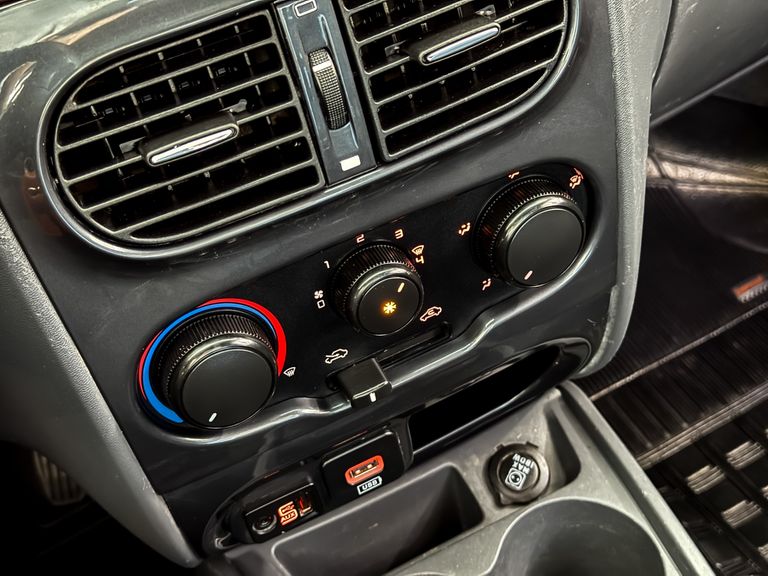 Fiat Strada Freedom 1.4 Flex 8V CS