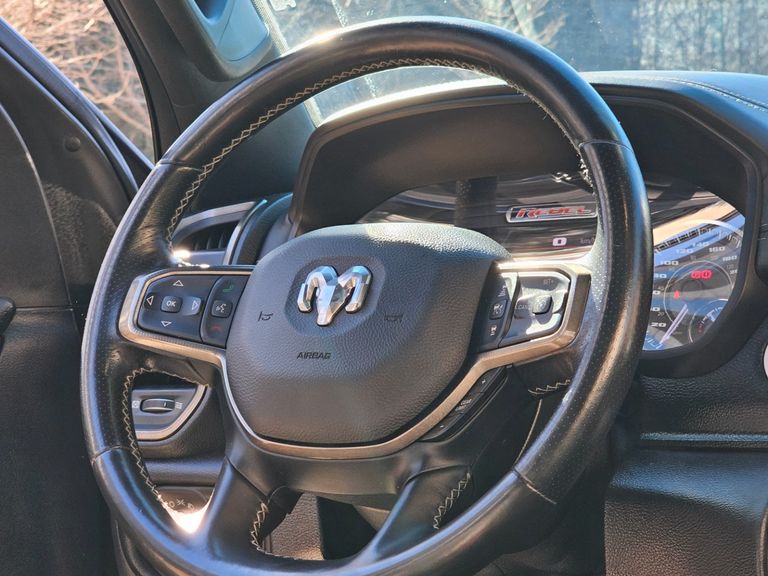 RAM 1500 REBEL 5.7 HEMI CD V8 4x4 Aut.