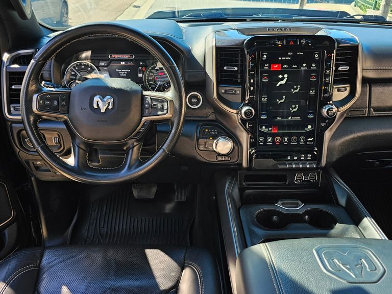 RAM 1500 REBEL 5.7 HEMI CD V8 4x4 Aut.