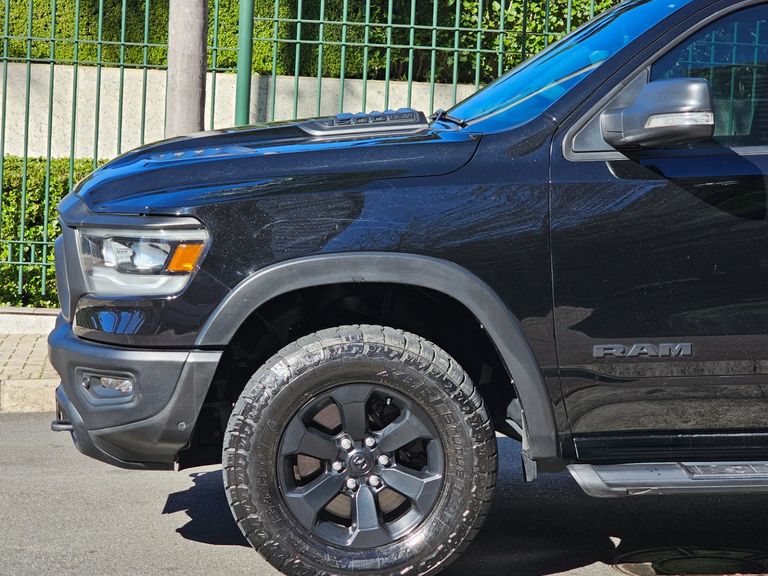 RAM 1500 REBEL 5.7 HEMI CD V8 4x4 Aut.