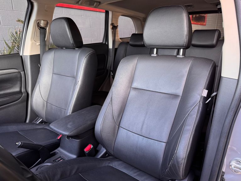 Mitsubishi OUTLANDER 2.0 16V 160cv Aut.