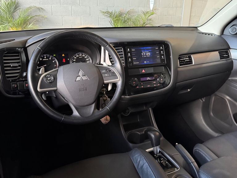 Mitsubishi OUTLANDER 2.0 16V 160cv Aut.