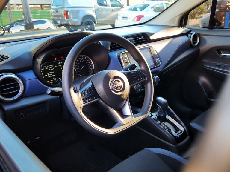 Nissan VERSA Advance 1.6 16V Flex Aut.