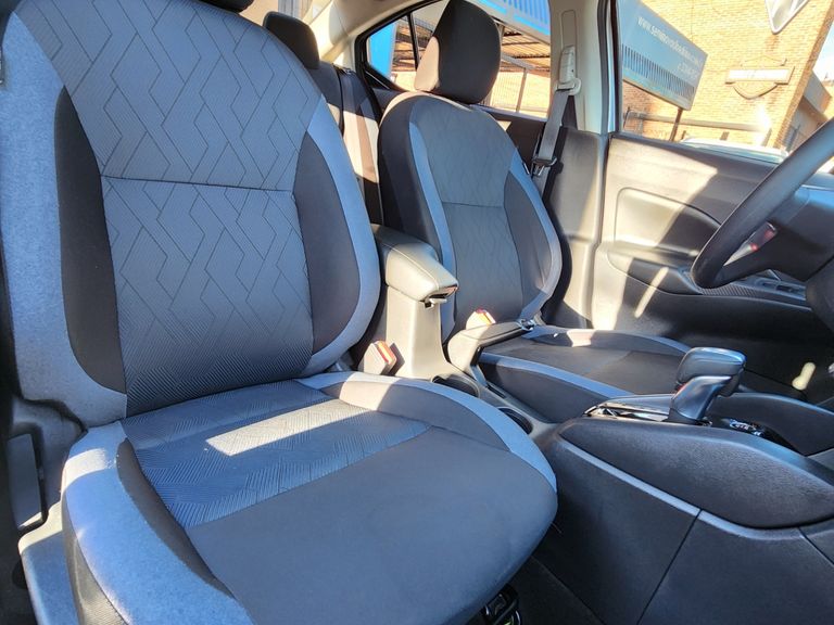 Nissan VERSA Advance 1.6 16V Flex Aut.