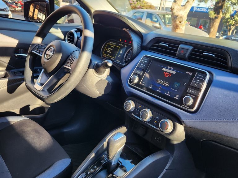 Nissan VERSA Advance 1.6 16V Flex Aut.