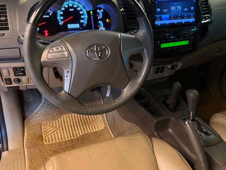 Toyota Hilux SW4 SRV D4-D 4x4 3.0 TDI Dies. Aut