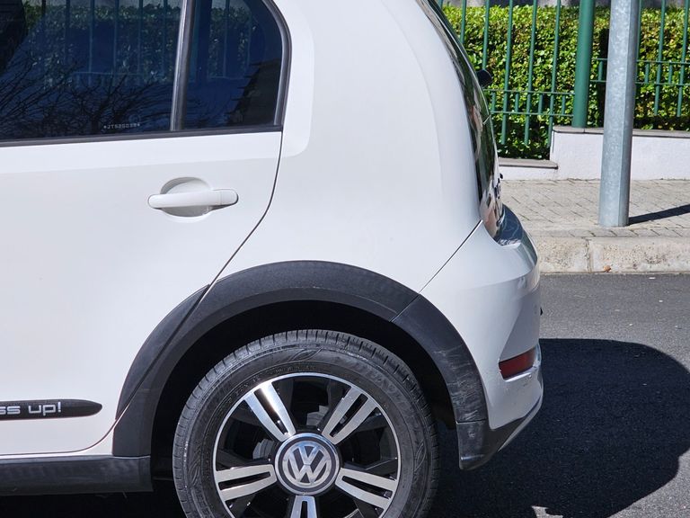 VolksWagen up! cross 1.0 TSI Total Flex 12V 5p
