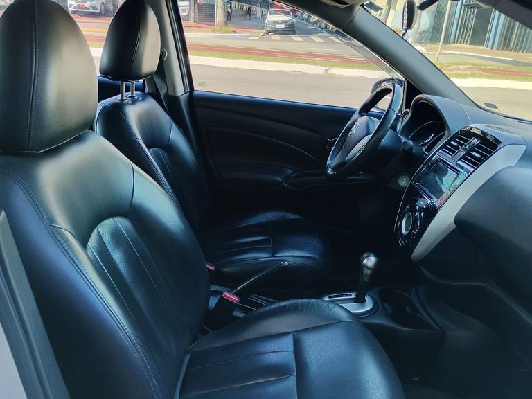 Nissan VERSA UNIQUE 1.6 16V FlexStart 4p Aut.