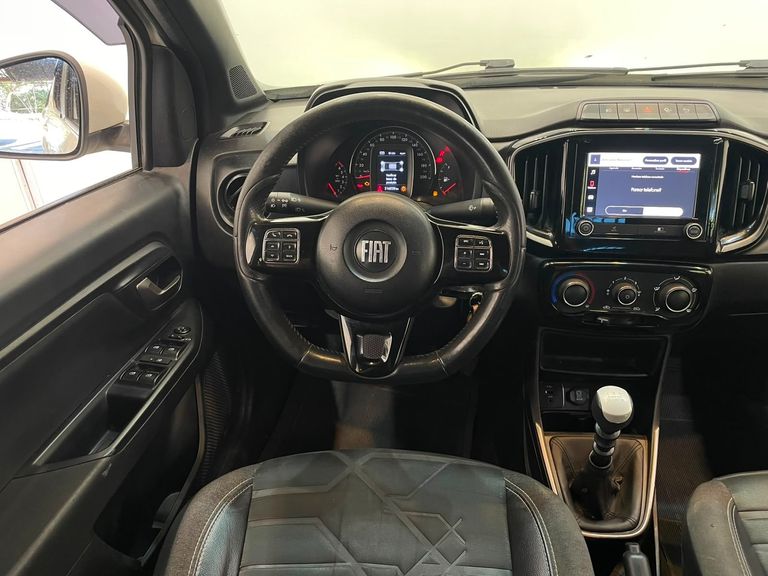 Fiat Strada Volcano 1.3 Flex 8V CD