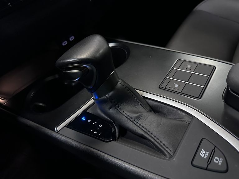 Lexus UX-250h Dynamic 2.0 16V Aut. (Híbrido)
