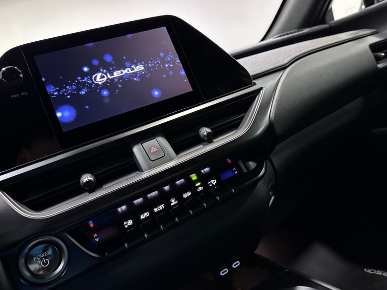 Lexus UX-250h Dynamic 2.0 16V Aut. (Híbrido)