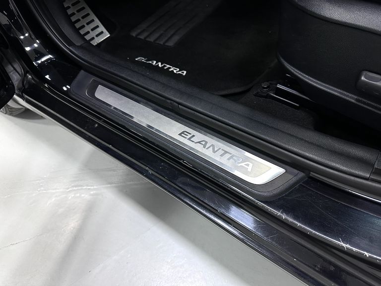 Hyundai Elantra GLS 2.0 16V Flex Aut.