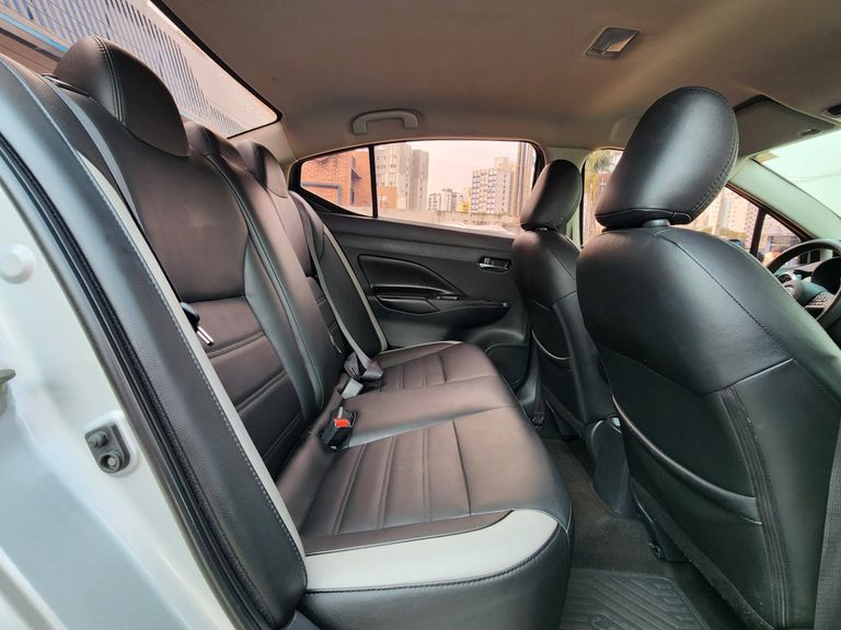 Nissan VERSA Advance 1.6 16V Flex Aut.