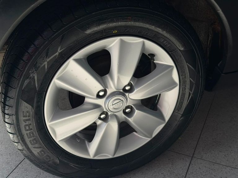 Nissan LIVINA S 1.8 16V Flex Fuel Aut.