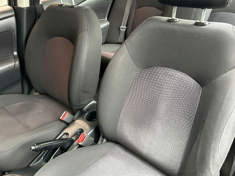 Nissan VERSA SV 1.6 16V FlexStart 4p Aut.