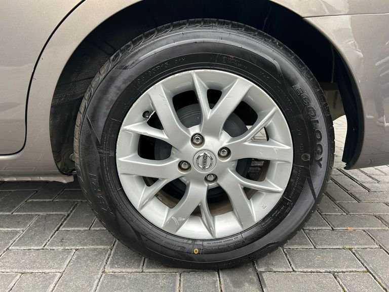 Nissan VERSA SV 1.6 16V FlexStart 4p Aut.