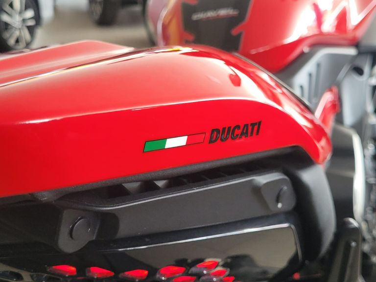 Ducati DIAVEL V4 1158