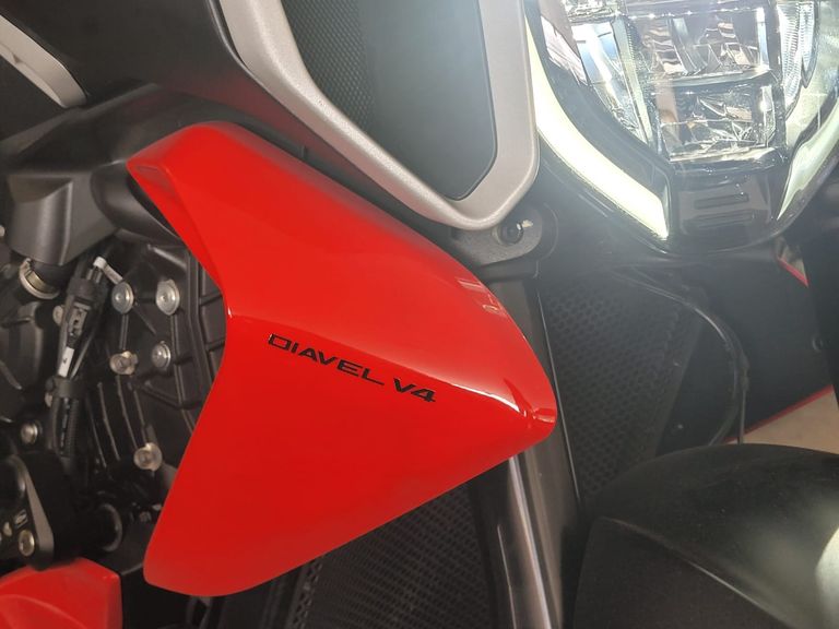 Ducati DIAVEL V4 1158