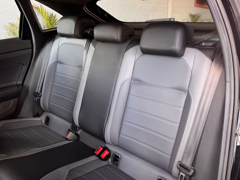 VolksWagen Nivus Highline 1.0 200 TSI Flex Aut.