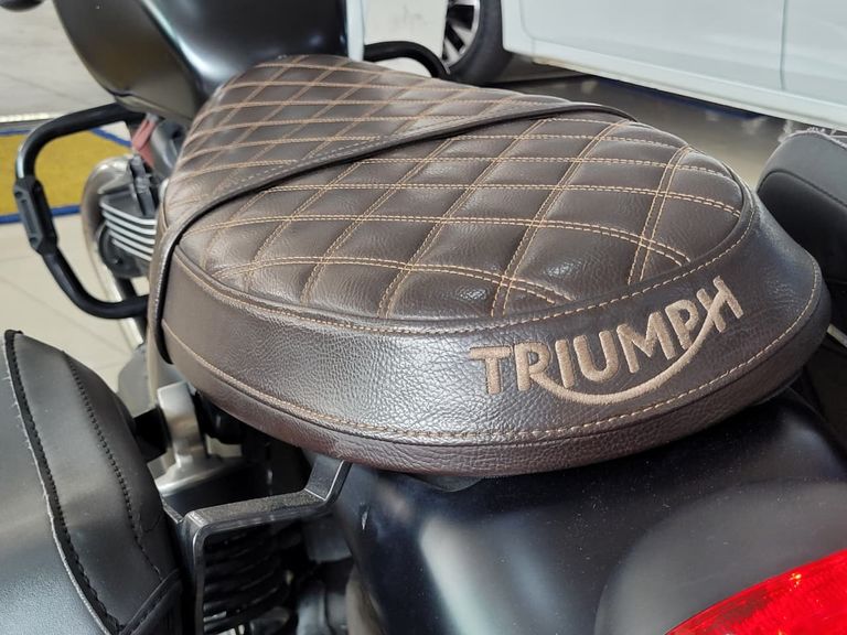 TRIUMPH STREET  TWIN 900cc