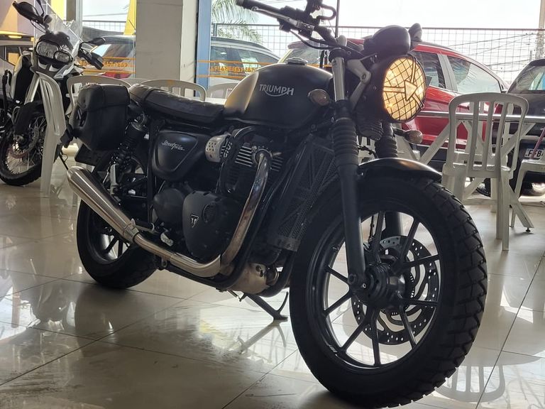 TRIUMPH STREET  TWIN 900cc