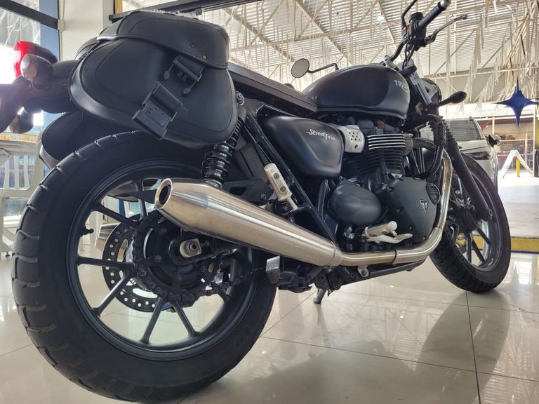 TRIUMPH STREET  TWIN 900cc