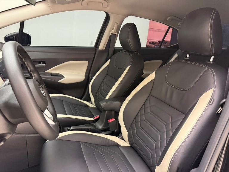 Nissan VERSA Advance 1.6 16V Flex Aut.
