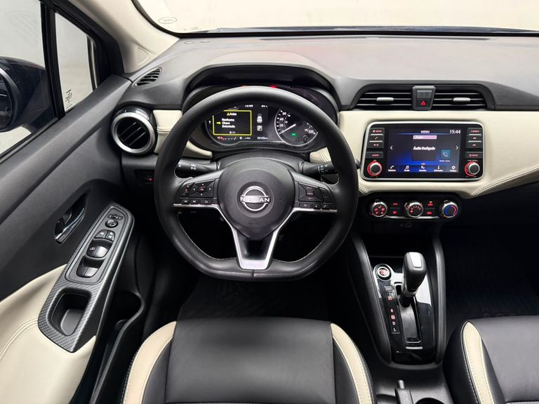 Nissan VERSA Advance 1.6 16V Flex Aut.