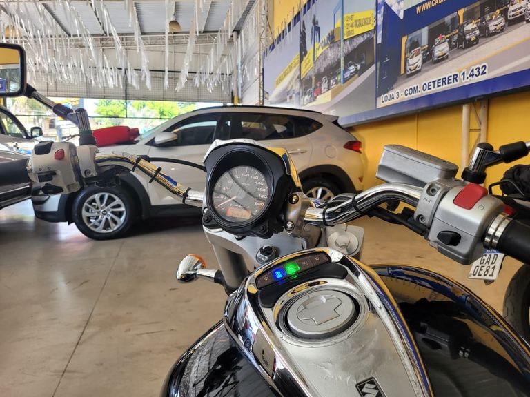 SUZUKI BOULEVARD M800