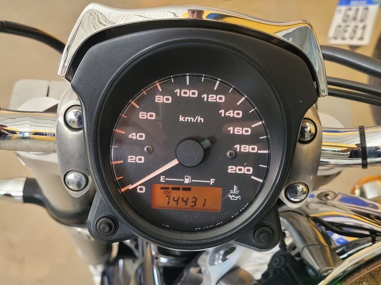 SUZUKI BOULEVARD M800