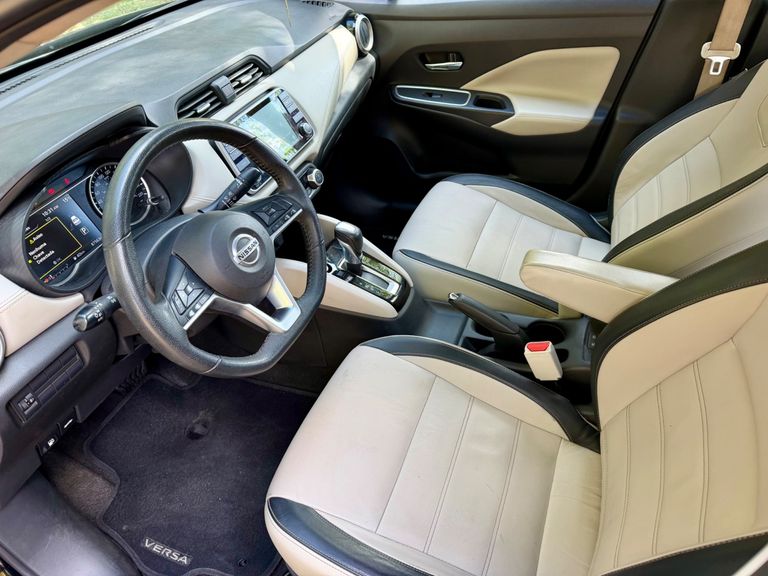 Nissan VERSA Exclusive 1.6 16V Flex Aut.