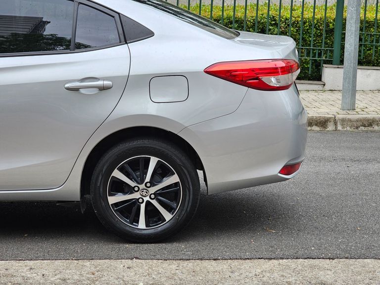 Toyota YARIS XLS Connect Sed. 1.5 Flex 16V Aut.