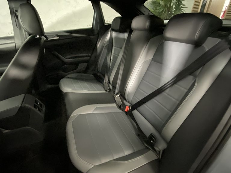 VolksWagen Nivus Highline 1.0 200 TSI Flex Aut.