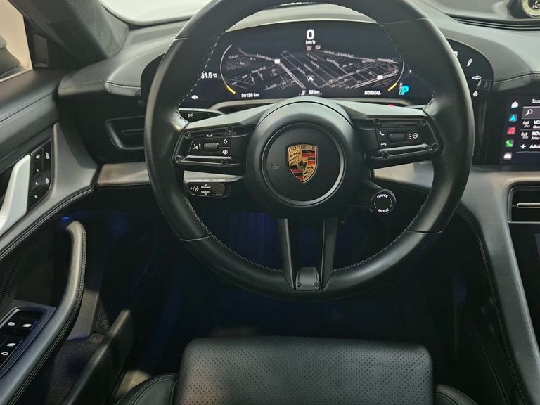Porsche Taycan Turbo (Elétrico)