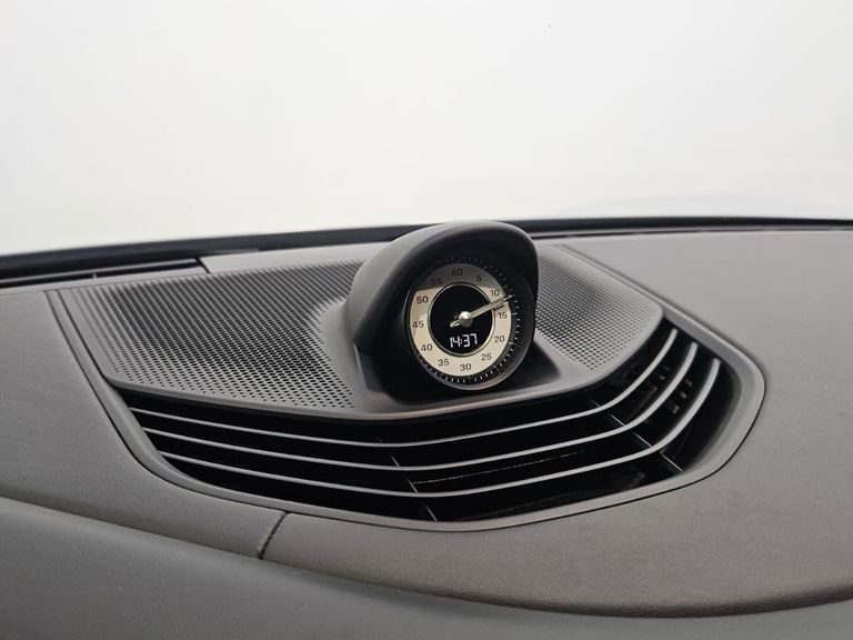 Porsche Taycan Turbo (Elétrico)