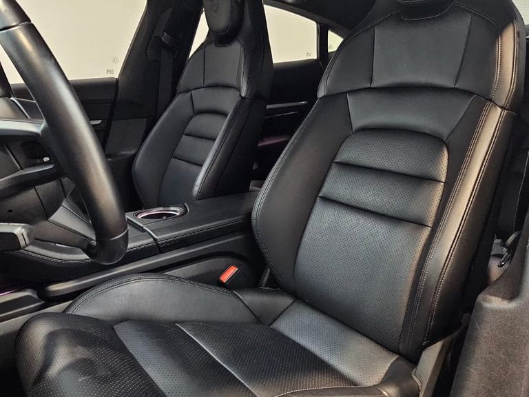 Porsche Taycan Turbo (Elétrico)