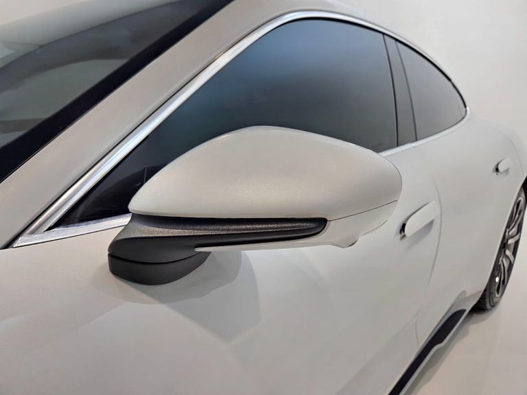 Porsche Taycan Turbo (Elétrico)