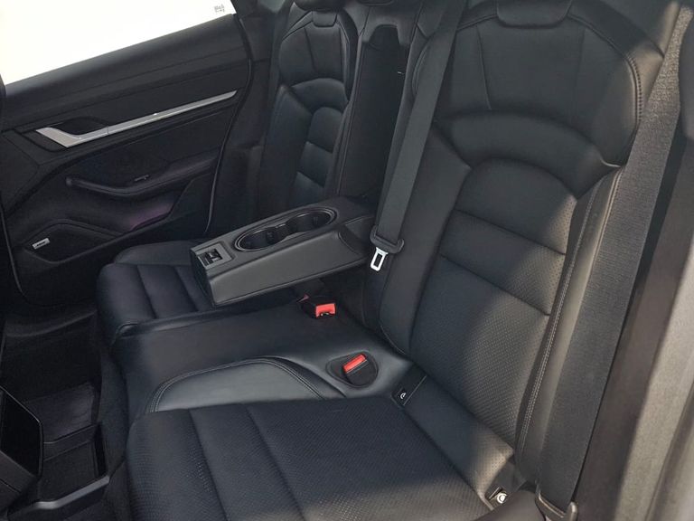 Porsche Taycan Turbo (Elétrico)