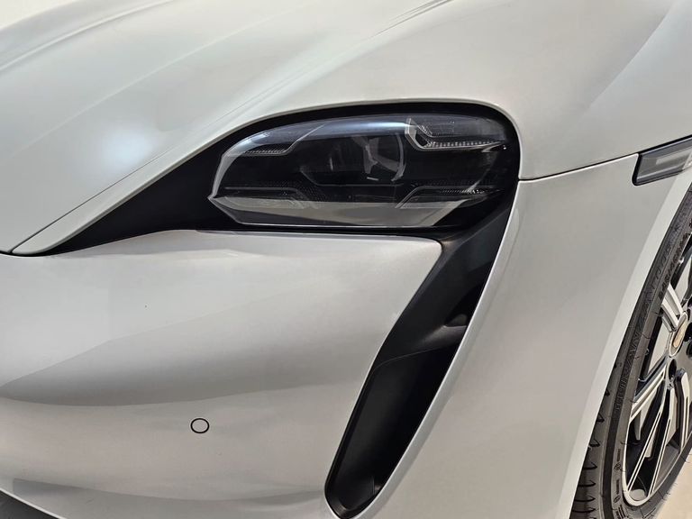 Porsche Taycan Turbo (Elétrico)