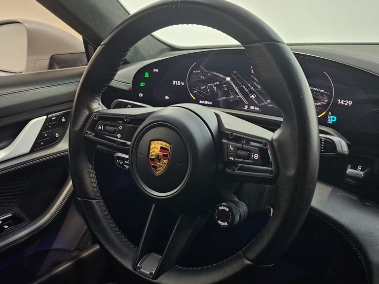 Porsche Taycan Turbo (Elétrico)
