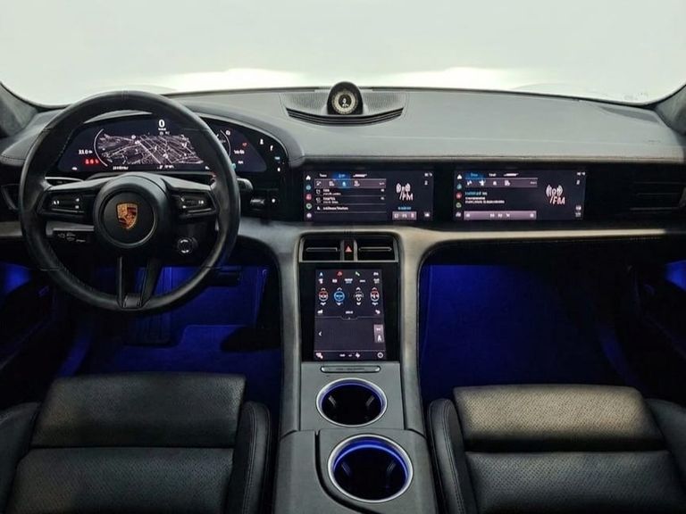 Porsche Taycan Turbo (Elétrico)