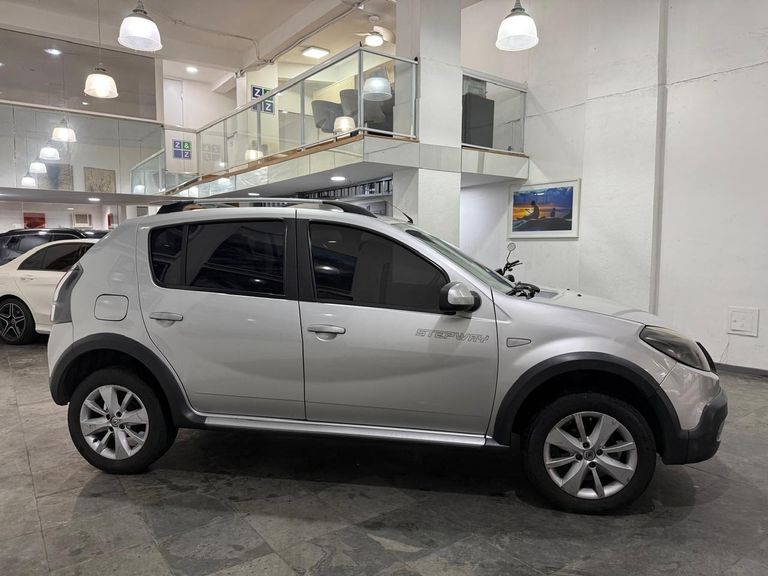 Renault SANDERO STEPWAY Hi-Flex 1.6 16V 5p Aut.