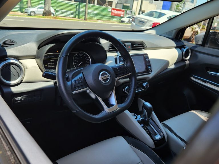 Nissan VERSA Exclusive 1.6 16V Flex Aut.