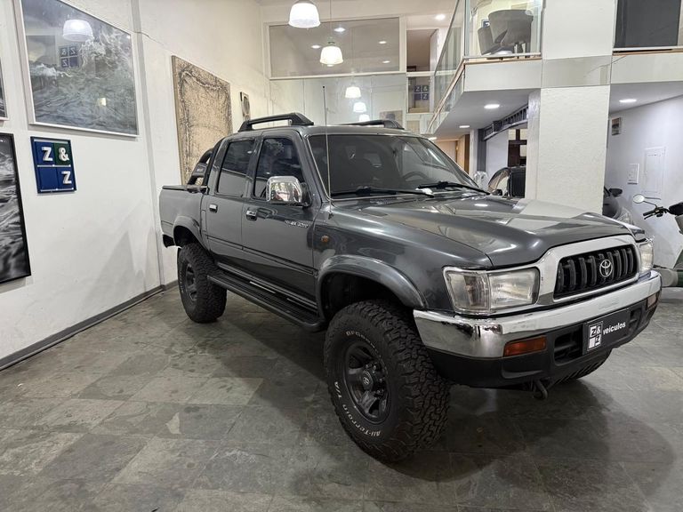 Toyota Hilux CD DX 4x4 3.0 8V 90cv Diesel